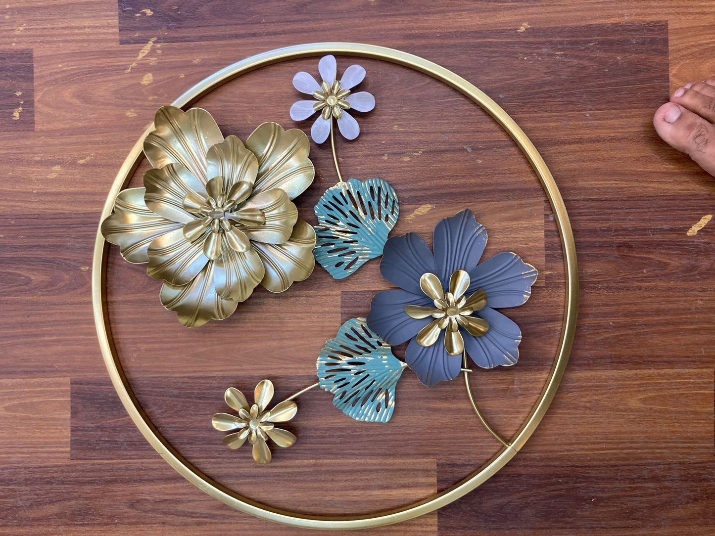 Nordiac Style Round Shape Metal Wall Motif for Home Decor