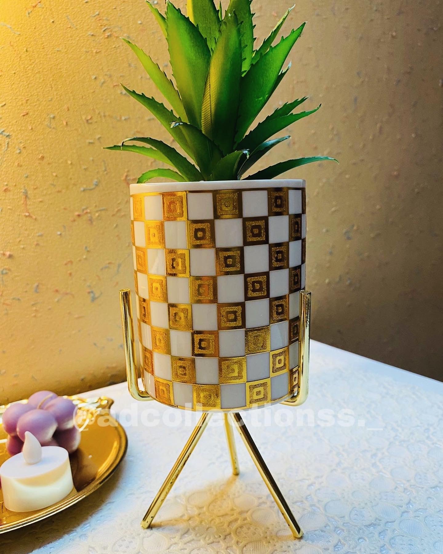 New Cermaic Flower Pot with Metal Golden Stand Showpiece for Home Decoration