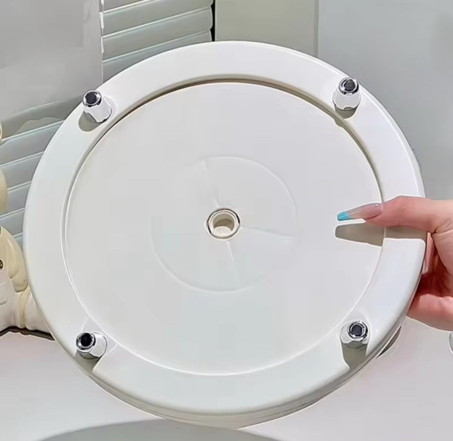 7 Compartments Rotating Large Capacity Cosmetics Tray