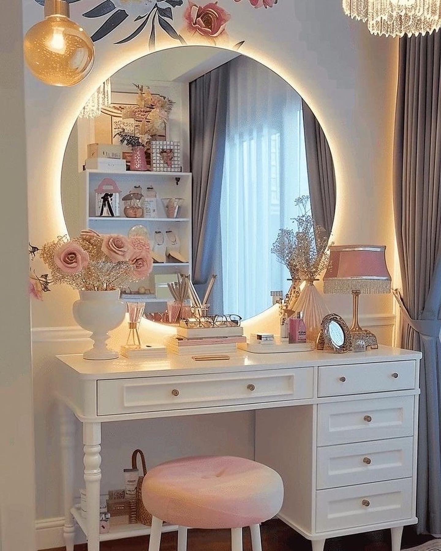 LED Warm Light Round Vanity Mirror (18 by 18 Inches)