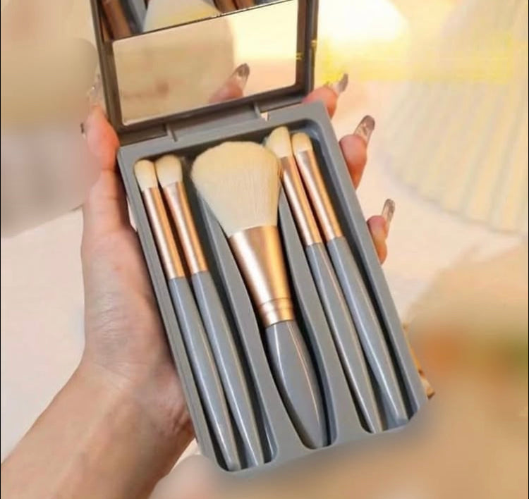 5 Pcs Portable Makeup Brushes Set with Mirror